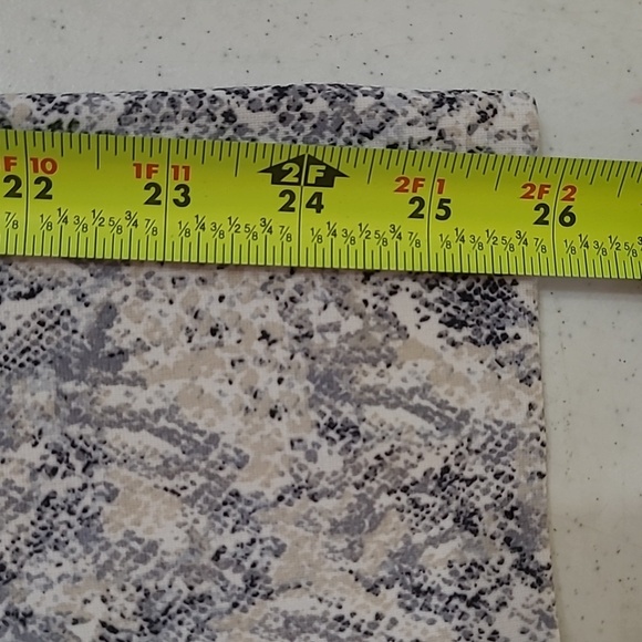 Chicos Fabulously Slimming pullon pants with snakeskin look size 2 - Picture 6 of 8